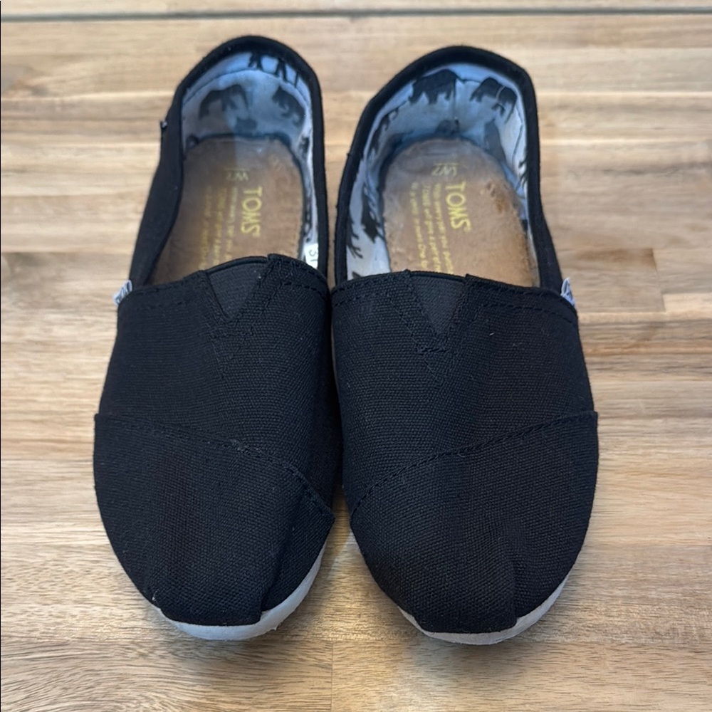 TOMS Women’s Black Slip-On Shoes - Size 7